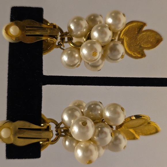 Vintage Elegant Gold and Pearl Cluster Drop Clipon Earrings 2.5 Inches Long - Picture 2 of 4
